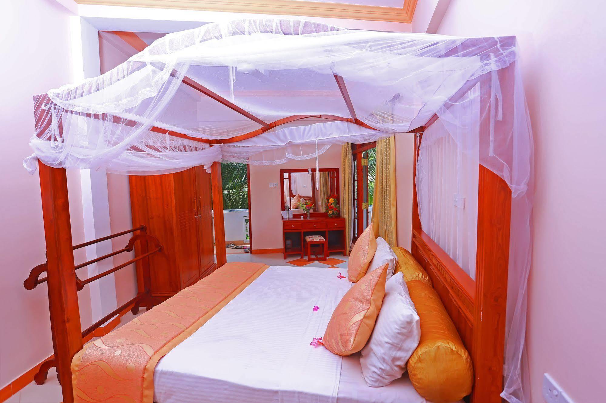 Hotel Bentota Village Экстерьер фото