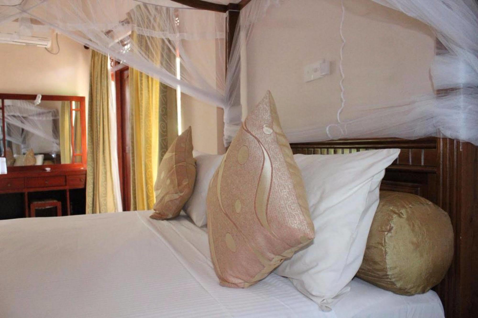 Hotel Bentota Village Экстерьер фото
