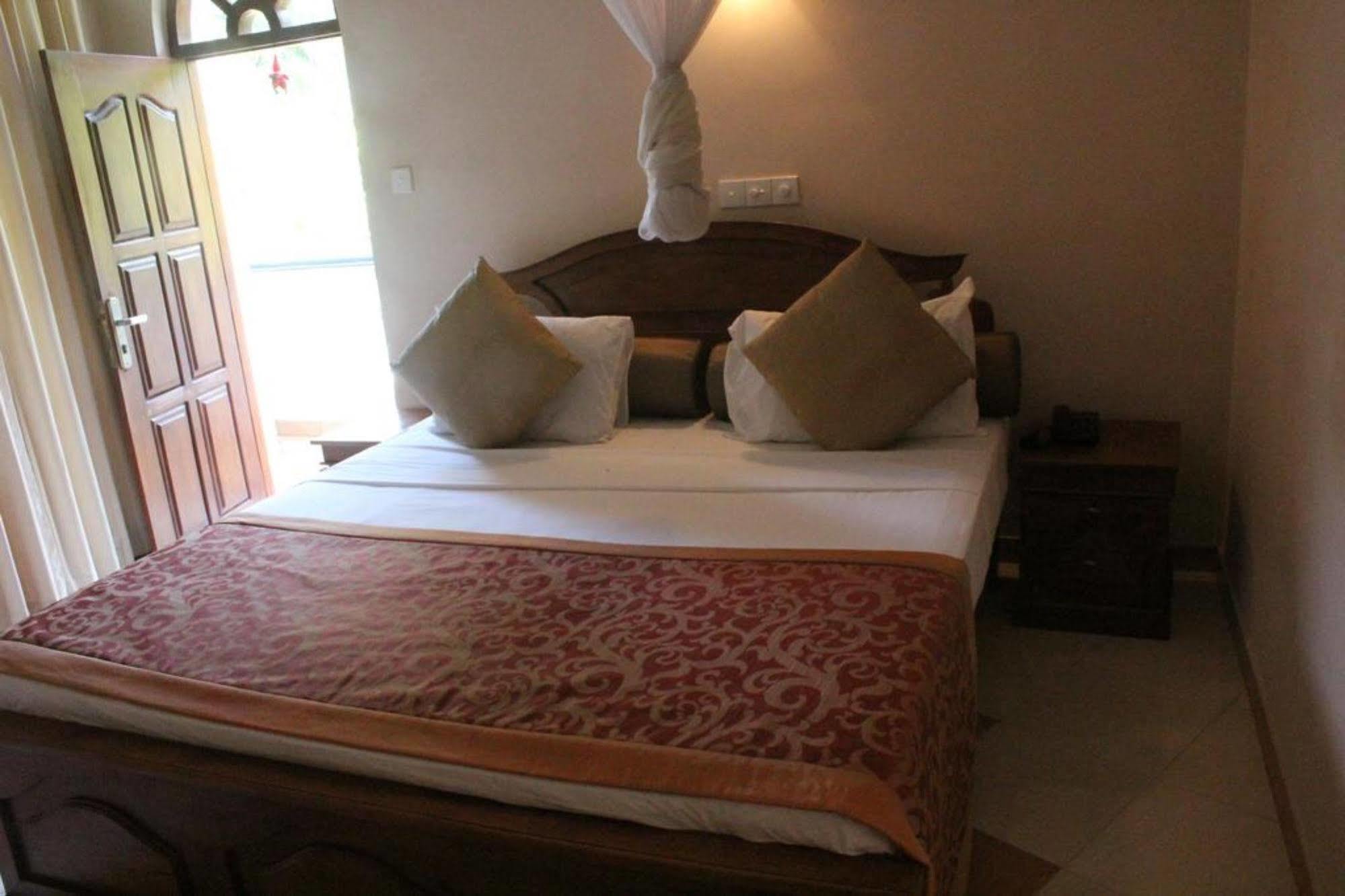 Hotel Bentota Village Экстерьер фото