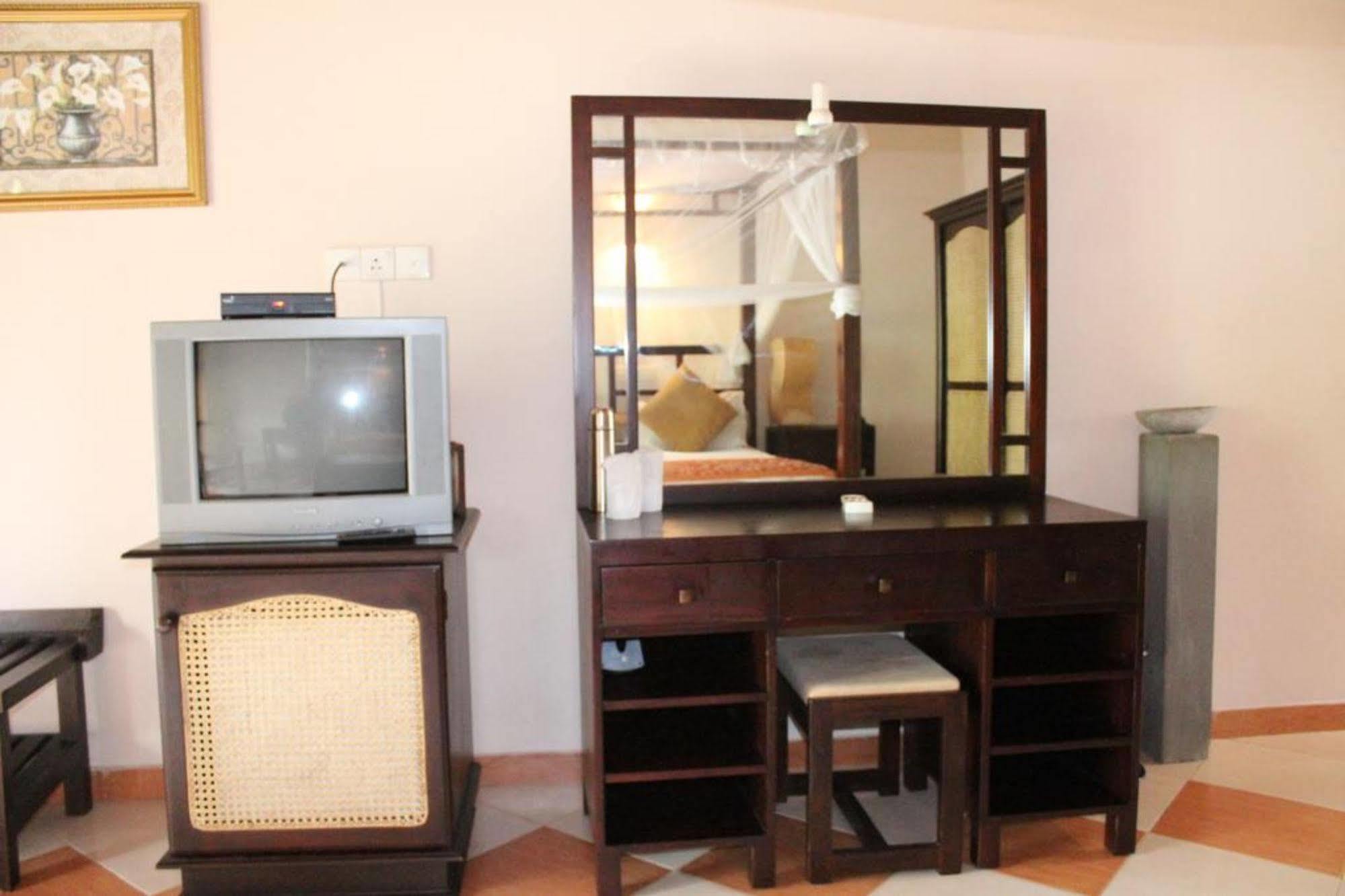 Hotel Bentota Village Экстерьер фото